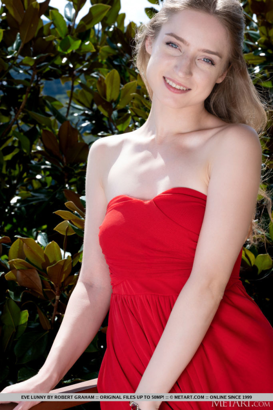 Presenting Eve Lunny