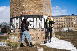 Lesbians-doing-a-shooting