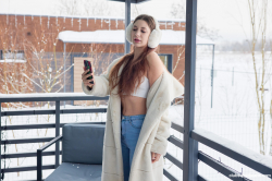 Anastaysha-melts-her-frozen-nipples