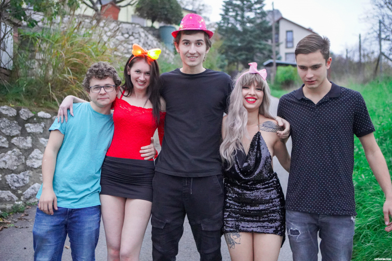 Weird bi party part 1