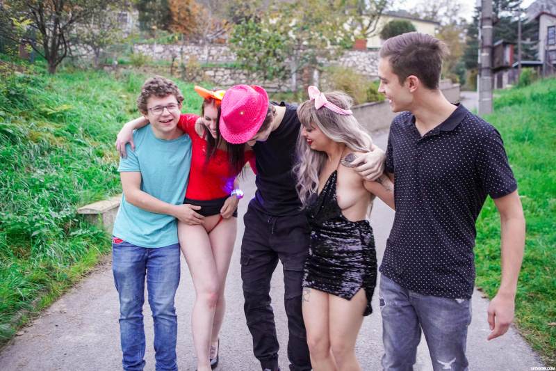 Weird bi party part 1