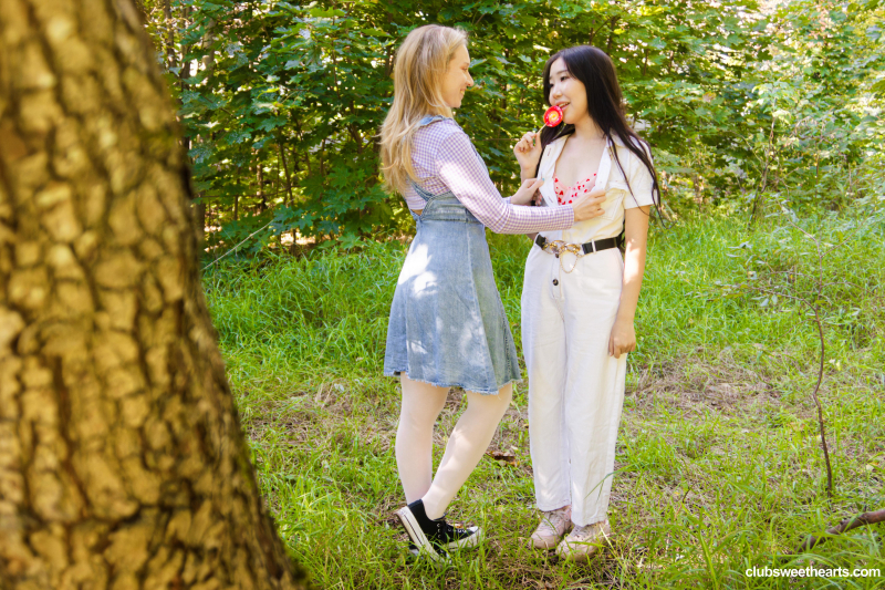 Brunette Asian Anna VS Blonde Alice