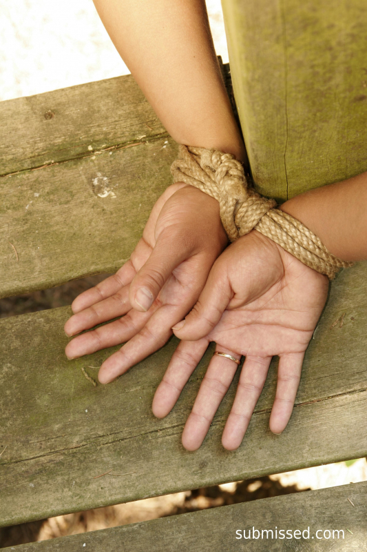 Hottie tied and cleavegagged outside