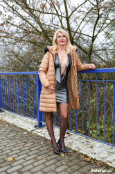 Gorgeous-MILF-rents-out-her-pussy-for-sex