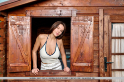 Presenting Dominika Din