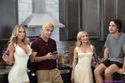 Twins-Are-Every-Mans-Fantasy--S5:E10
