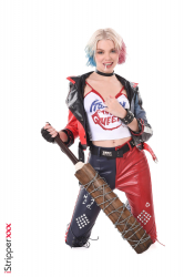 Harleen-The-Queen
