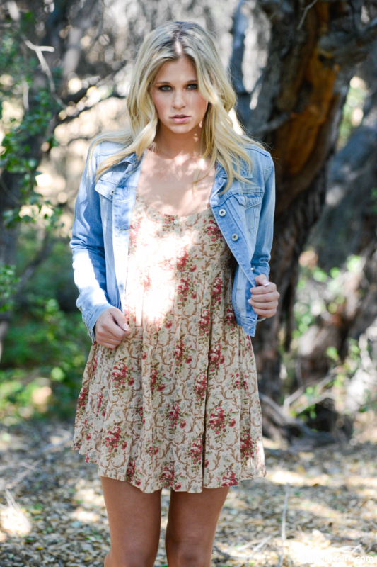 Angelic blonde Scarlet Red masturbating in the woods