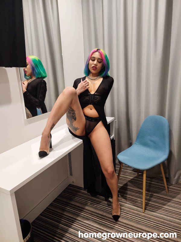 Pierced rainbow haired babe fucking
