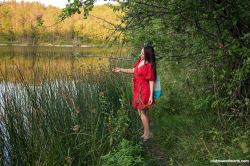 Sumiko-gets-hot-by-the-lake