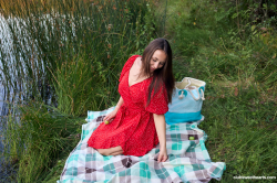 Sumiko-gets-hot-by-the-lake