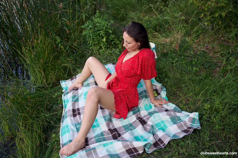 Sumiko gets hot by the lake