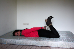 Lena-struggling-on-a-matras