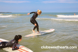 The-hottest-surfer-chicks