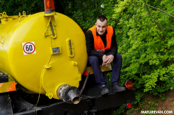 Lazy-road-worker-fucking-for-free