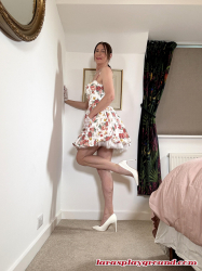 Dressing-In-Pantyhose