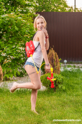 Squirt-gun-and-pussy-fun