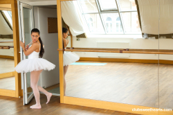 Ballerina-masturbating-before-class