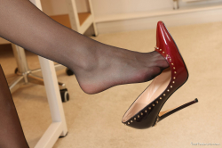 Secretary-Foot-Tease-Heels-Pantyhose