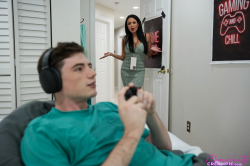 Stepmom-Says-Cum-Inside--S6:E8