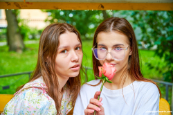 Lesbians-love-flowers