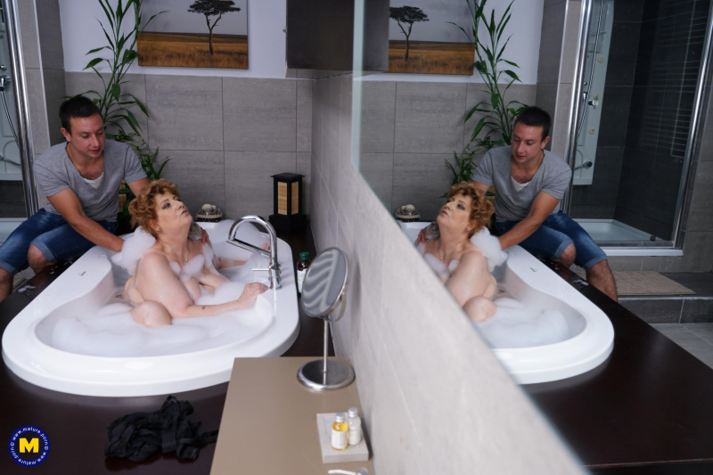Mature BBW bathing with a big cock in her mouth
