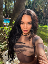 Dulce:-Selfie-4U:-Sweet-Under-The-Palm-Trees
