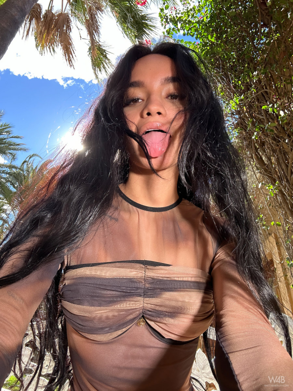 Dulce: Selfie 4U: Sweet Under The Palm Trees
