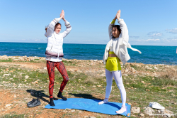 Hot-girls-do-yoga