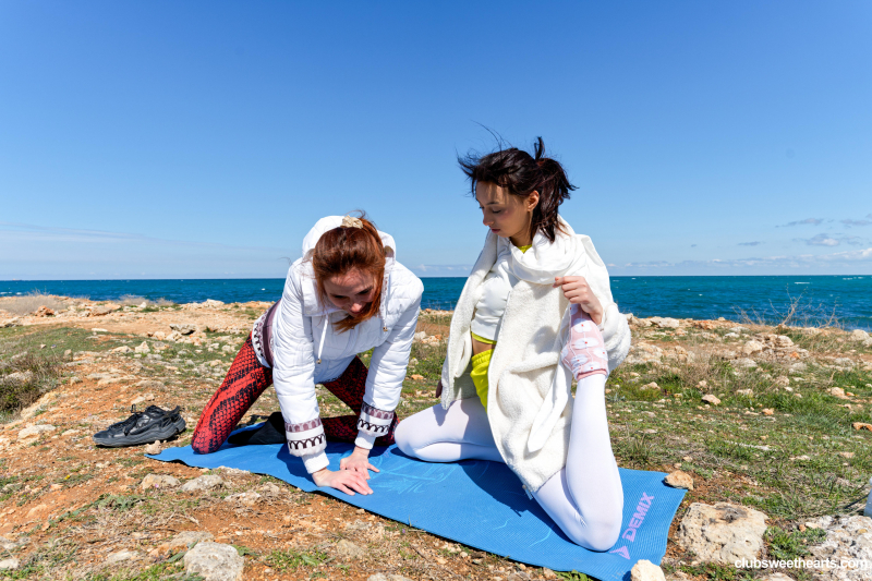 Hot girls do yoga