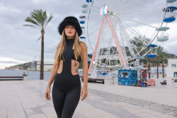 Her-Beautiful-Legs