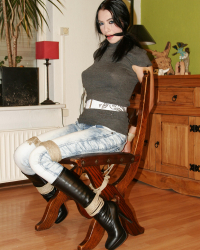 Leyla Chairtied Cleavegagged