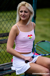 Katy-masturbates-on-the-tennis-court