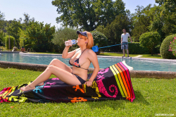 Lola-Fauve-takes-hard-cock-in-pool