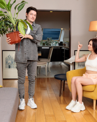 Eva Murkovski loves cocks and plants