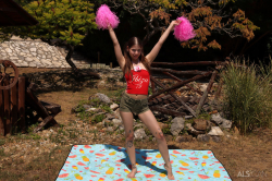 Pom Pom Away