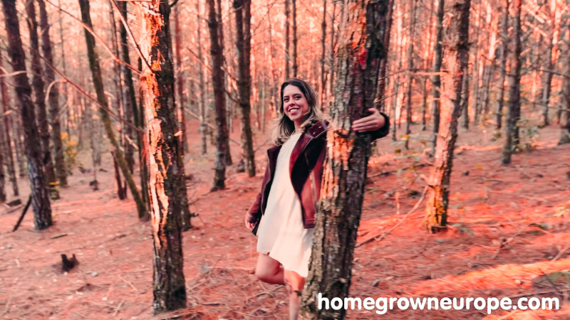 Beautiful Scarlett gets messy facial in woods
