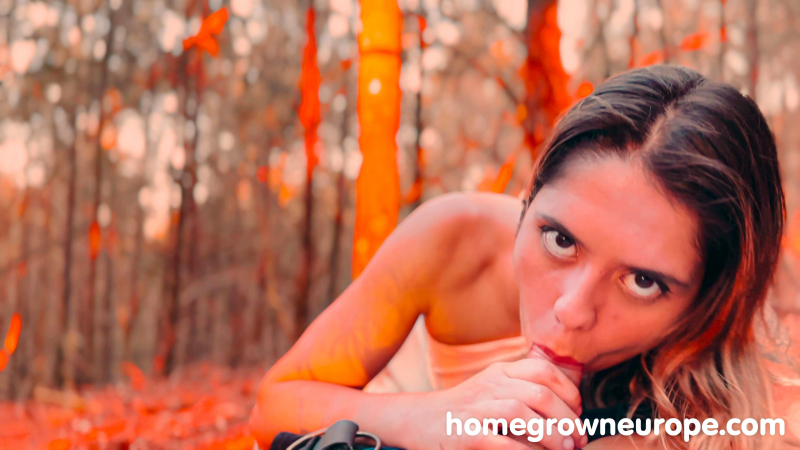 Beautiful Scarlett gets messy facial in woods