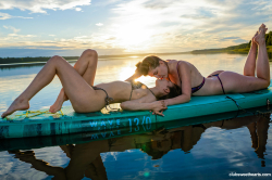 SUP-babes-enjoying-the-sunset
