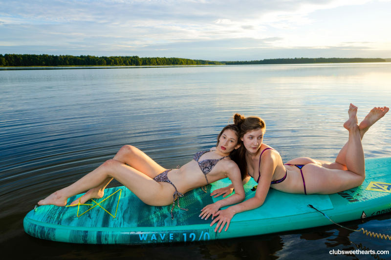 SUP babes enjoying the sunset
