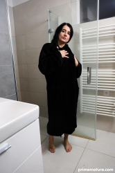 Come-shower-with-Roxxy-Sinn