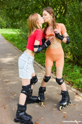 Skater-lesbians-Kitty-and-Lana