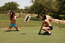 Topless-Golfing