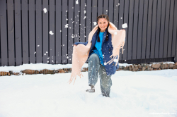 Amelia-Ost-in-winter-playground