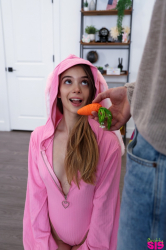 Stepsister-Has-A-Carrot-Eating-Contest-This-Easter--S40:E7