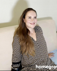 Amateur Kira gets orally massaged